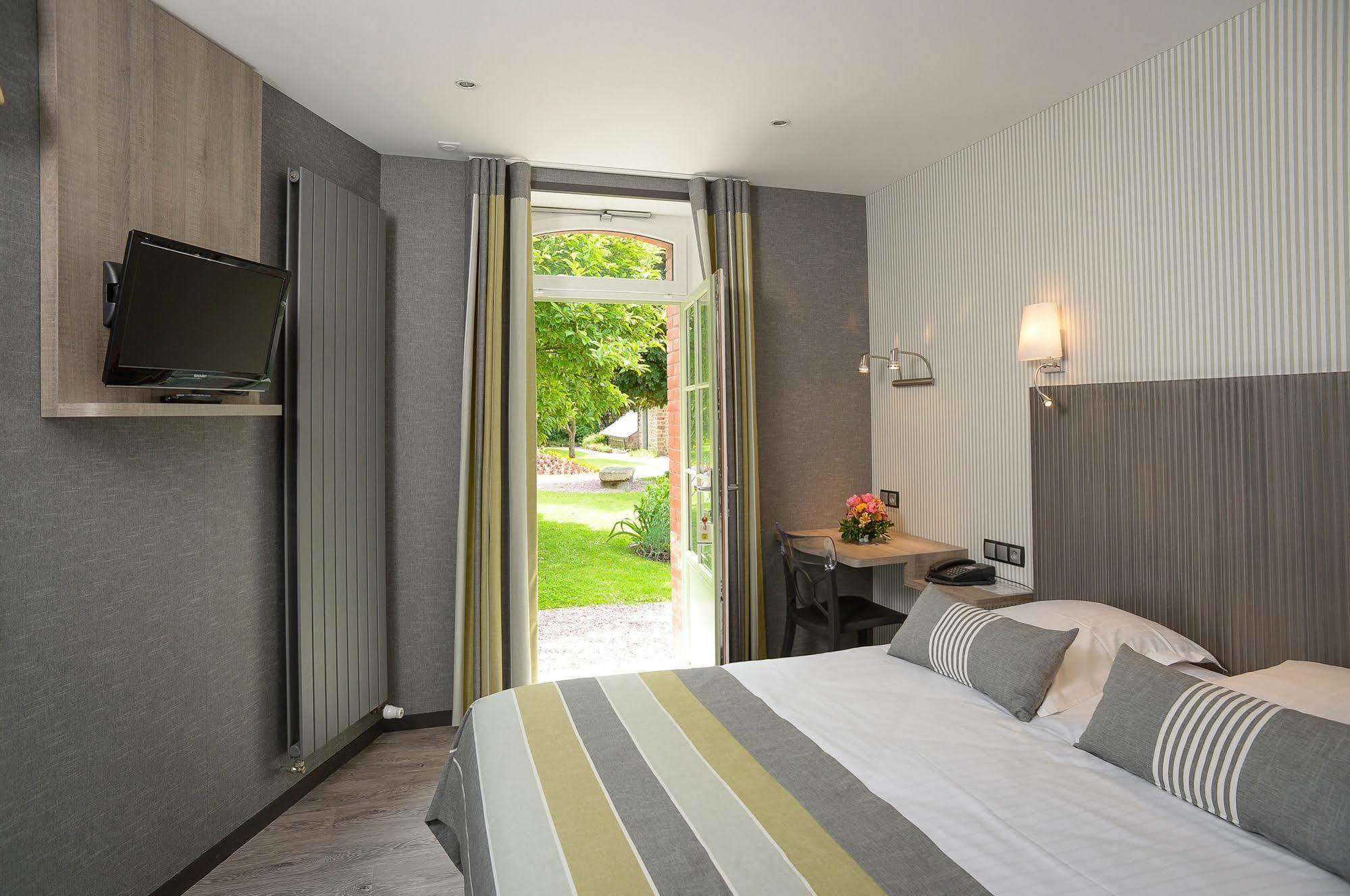 Logis Hotel Restaurant Auberge De La Selune Дюси-Ле Шери Экстерьер фото