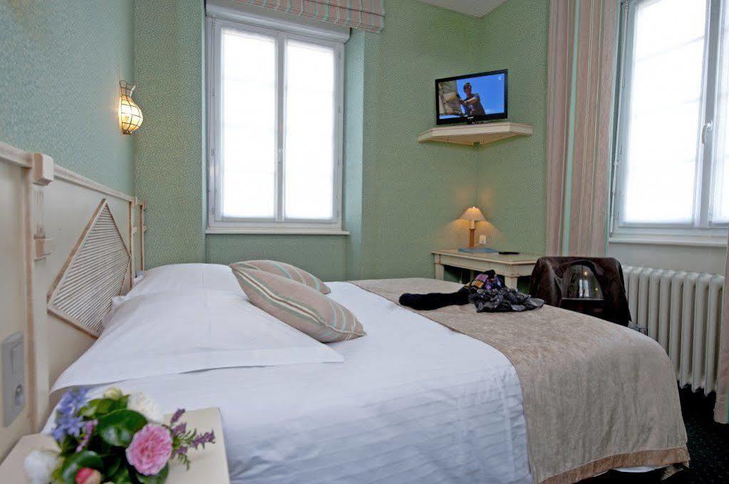 Logis Hotel Restaurant Auberge De La Selune Дюси-Ле Шери Экстерьер фото